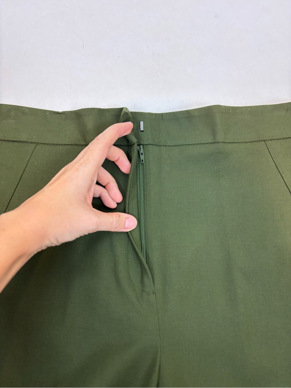 Ann Taylor Factory The Wide Leg Cropped Pants in Olive Green Size 12 - Picture 3 of 10